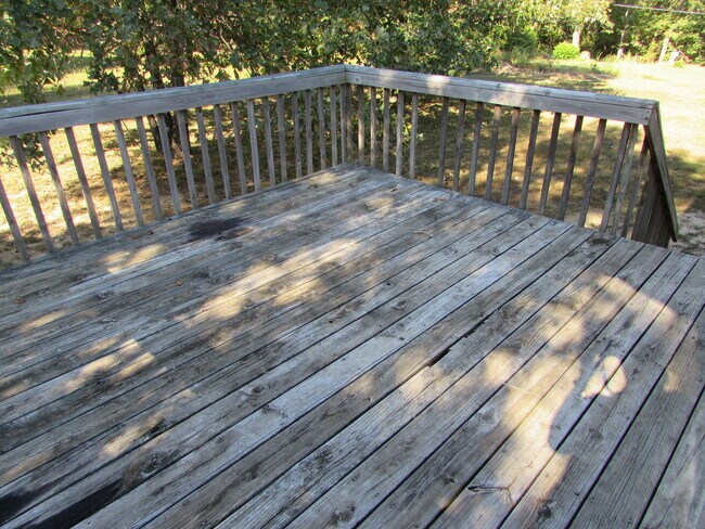 Building Photo - 3 Bedroom House Close to FLW -  New LVP Flooring May 2024!