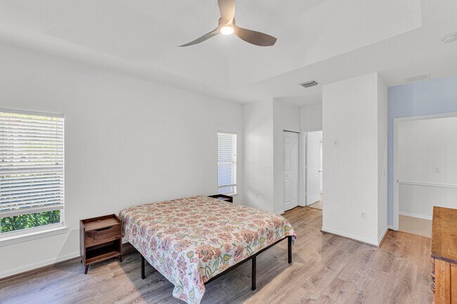 Building Photo - 1864 S Dovetail Dr