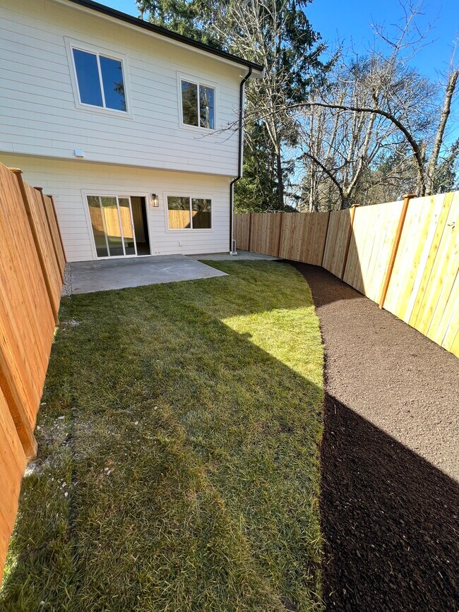 Building Photo - 10109 Alaska St S