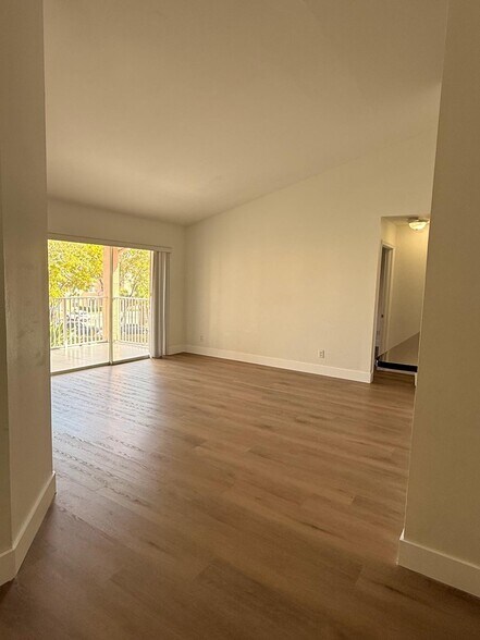 Building Photo - 10420 SW 158th Ct