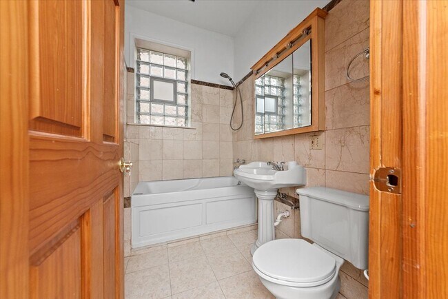 Building Photo - 1707 N Fairfield-2