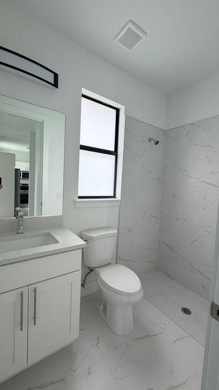 Building Photo - 1103 Dean St E