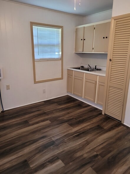 Kitchen - 124 E Cherry St