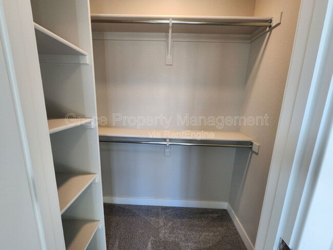 Building Photo - 305 High Point Dr