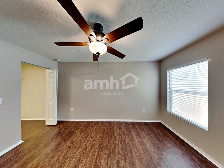 Building Photo - 7271 Wakeview Dr