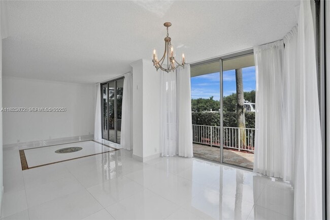 Building Photo - 3500 Mystic Pointe Dr