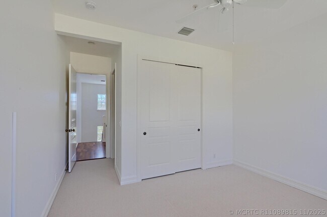 Building Photo - 343 Flamingo Dr