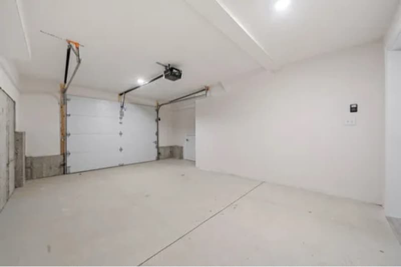 Building Photo - 55 Plymouth St