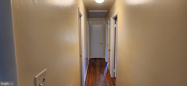 Building Photo - 45565 Camelot Ct