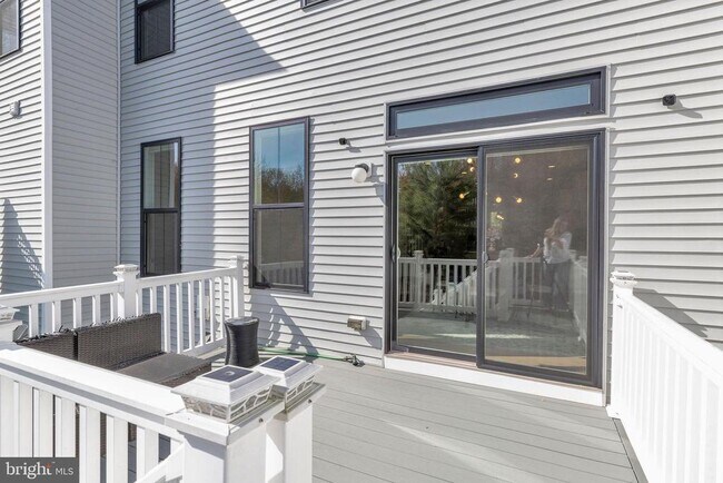 Building Photo - 29 Beachwood Dr