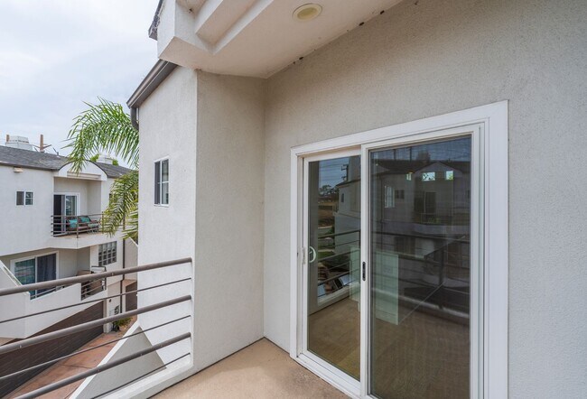 Building Photo - Beautiful Hermosa Beach Townhome Rental!