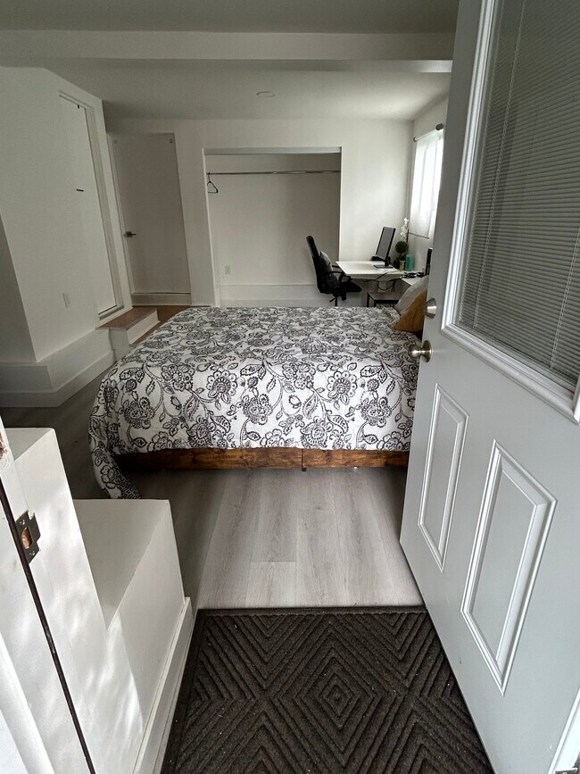 Building Photo - 7311 Gladys Ave