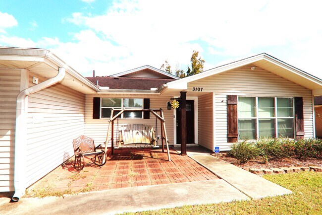Building Photo - 3107 Moor Dr