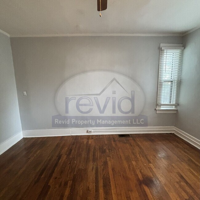 Building Photo - Move In Special! First Month Free!