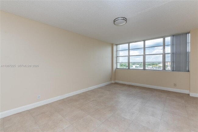 Building Photo - 2025 NE 164th St