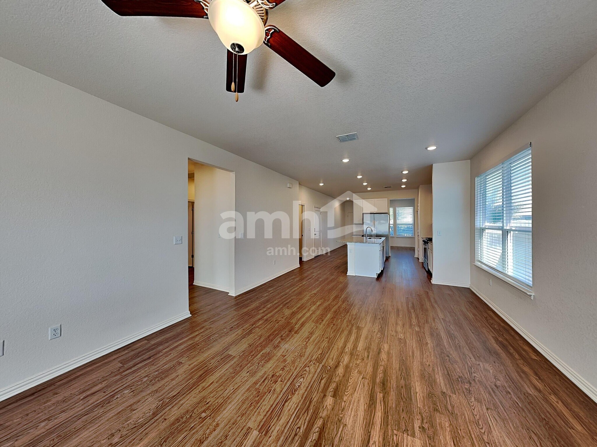 Building Photo - 421 Pebble Bend