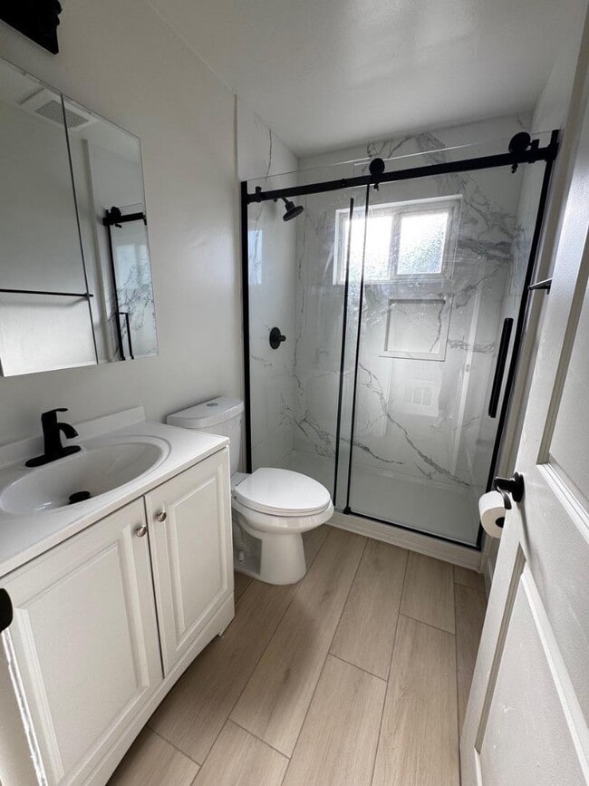 Building Photo - 1133 Paloma Ave