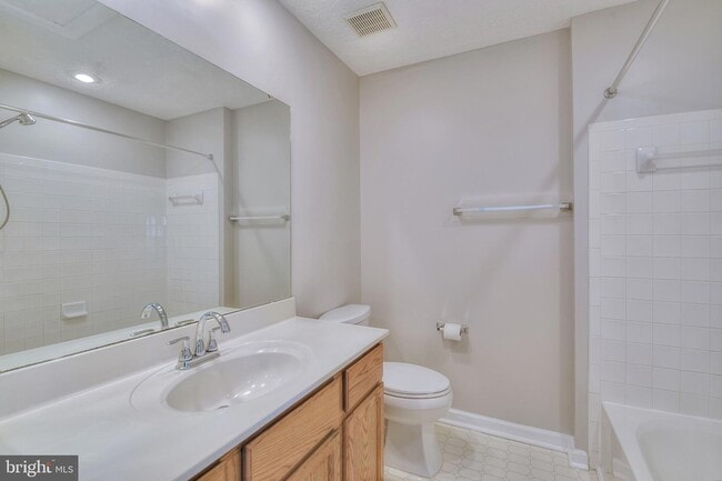 Building Photo - 27 Cutter Cove Ct