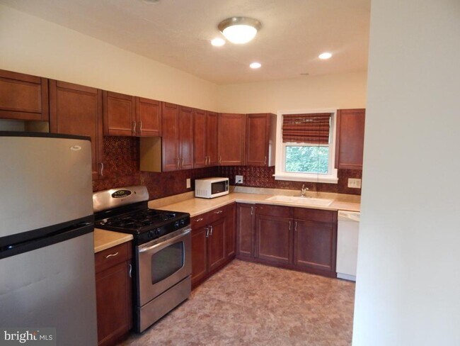 Building Photo - 133 Mill St