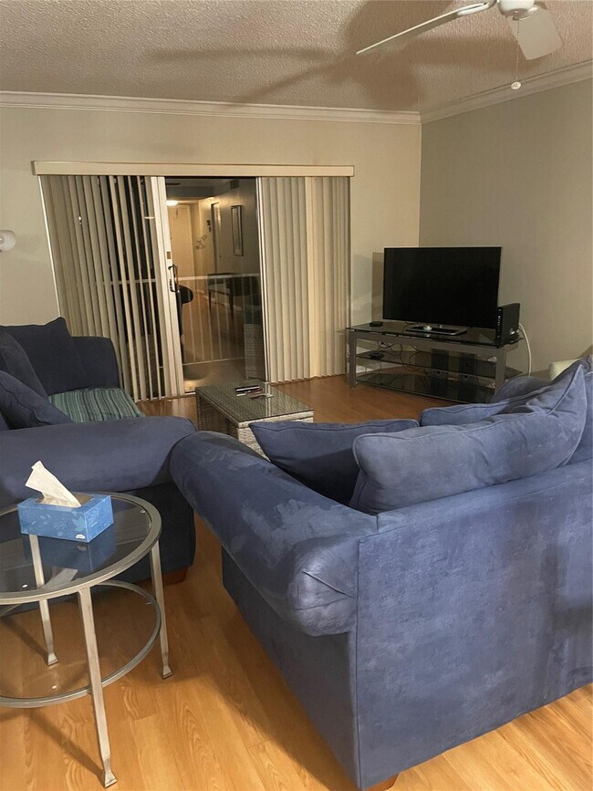 Building Photo - 604 NE 2nd St