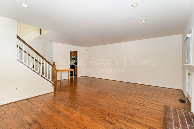 Building Photo - 3009 20th Ct S