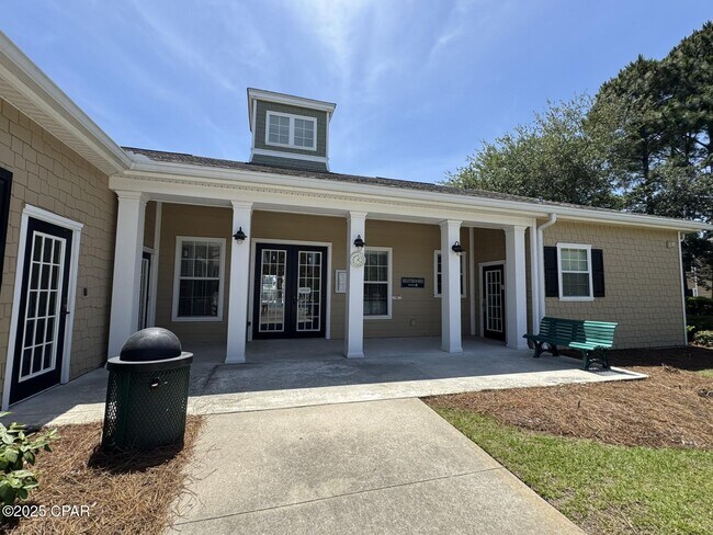 Building Photo - 1001 Lighthouse Rd