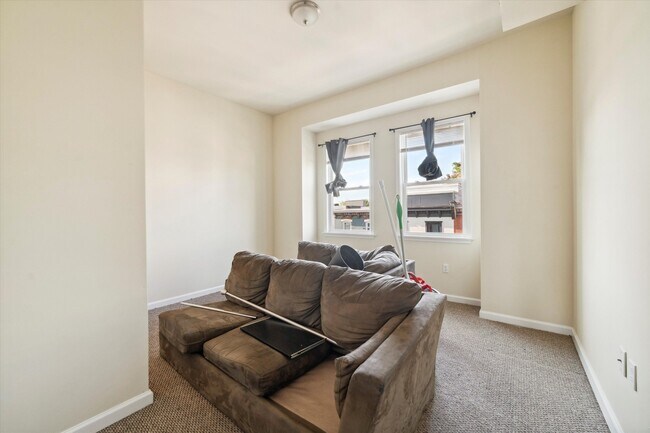 Building Photo - 1815 W Montgomery Ave