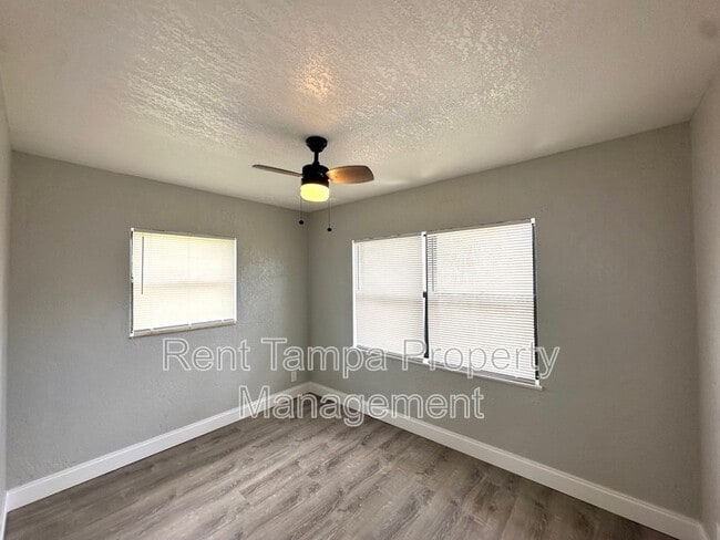 Building Photo - 1036 1/2 19th Street South - Upper