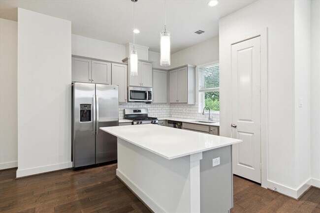 Building Photo - 6019 Cypress St