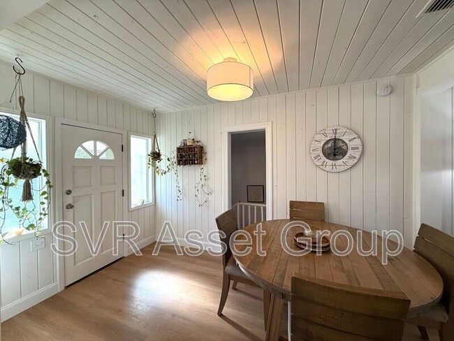 Building Photo - 5352 Appleton Ave