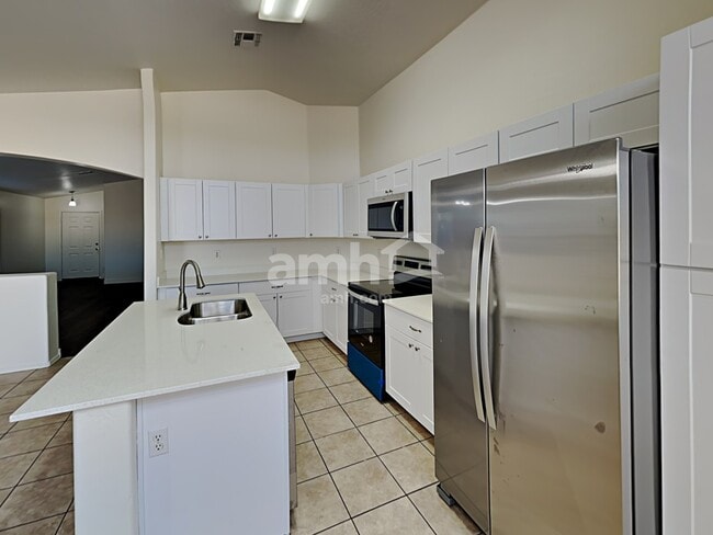 Building Photo - 2637 S 63rd Dr