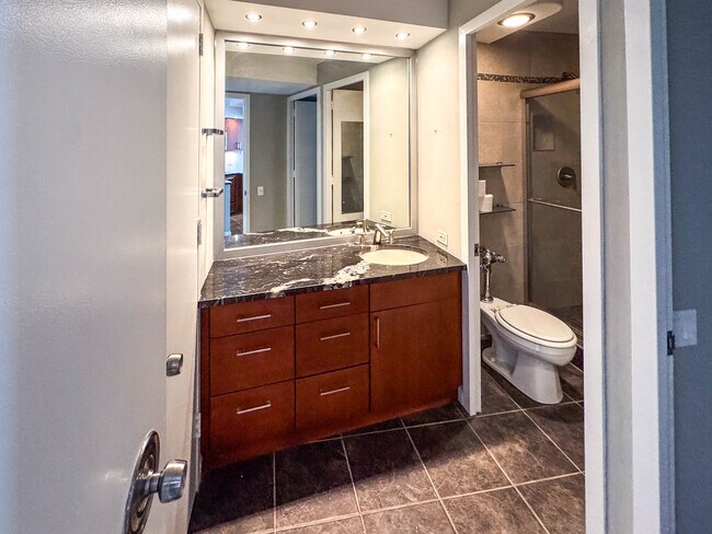 Building Photo - 300 N State St