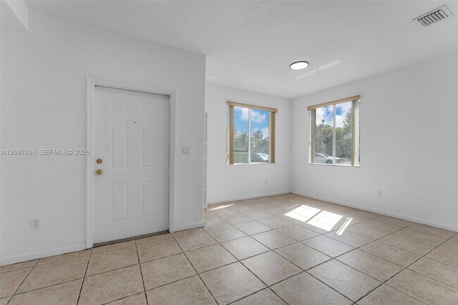 Building Photo - 2712 SE 15th Pl