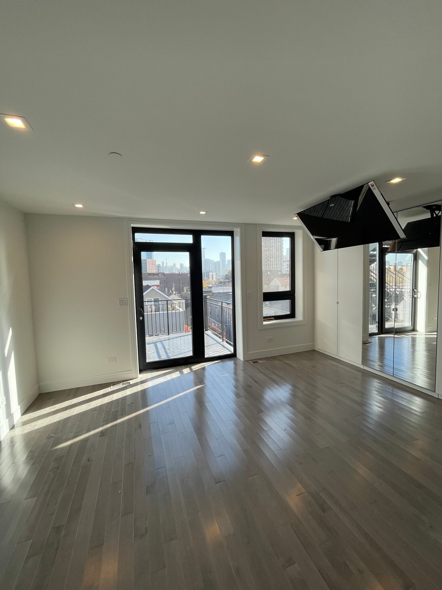 Building Photo - 719 N Elizabeth St