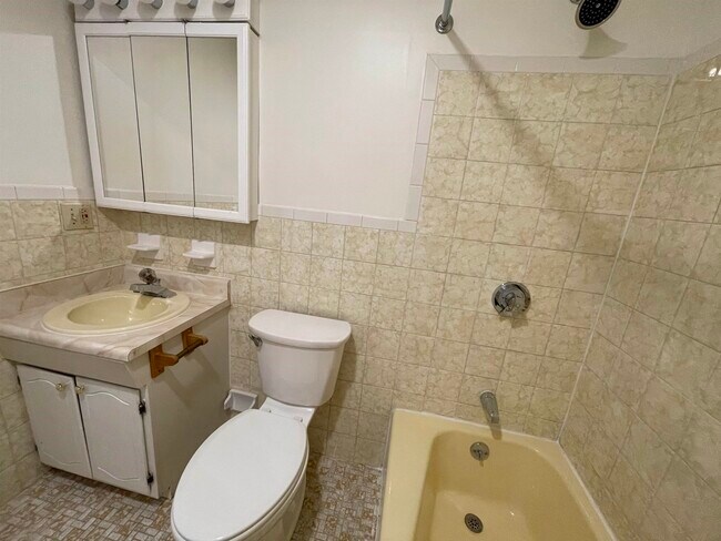 Building Photo - 379 Huse Rd