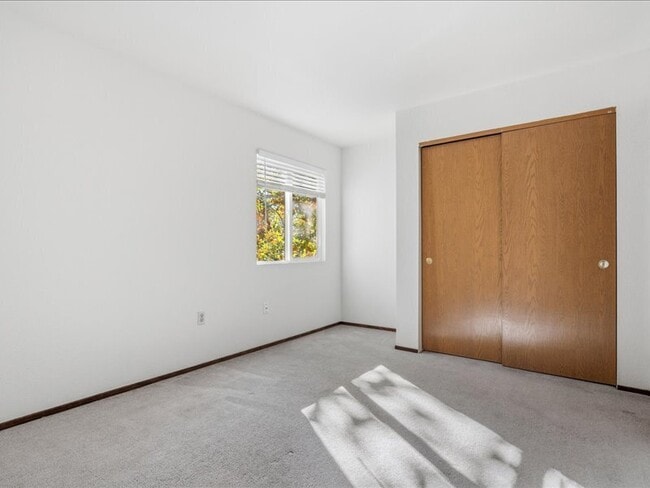 Building Photo - 1304 Foothill Dr