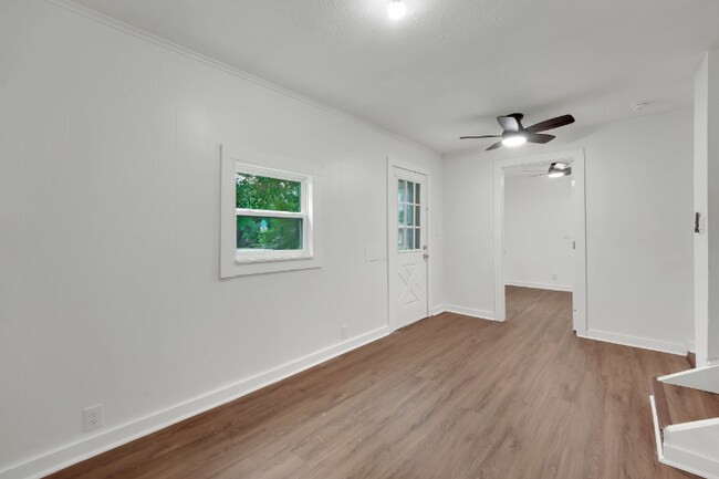 Building Photo - 610 Williams Ave