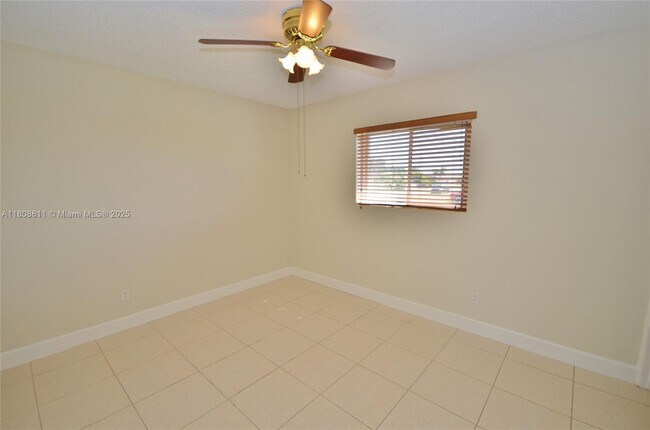 Building Photo - 481 W 55th Pl