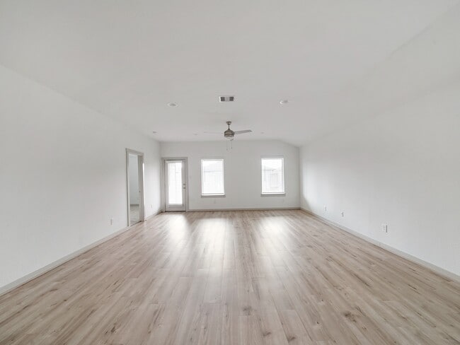 Building Photo - 29511 Ella Larchmont Ct