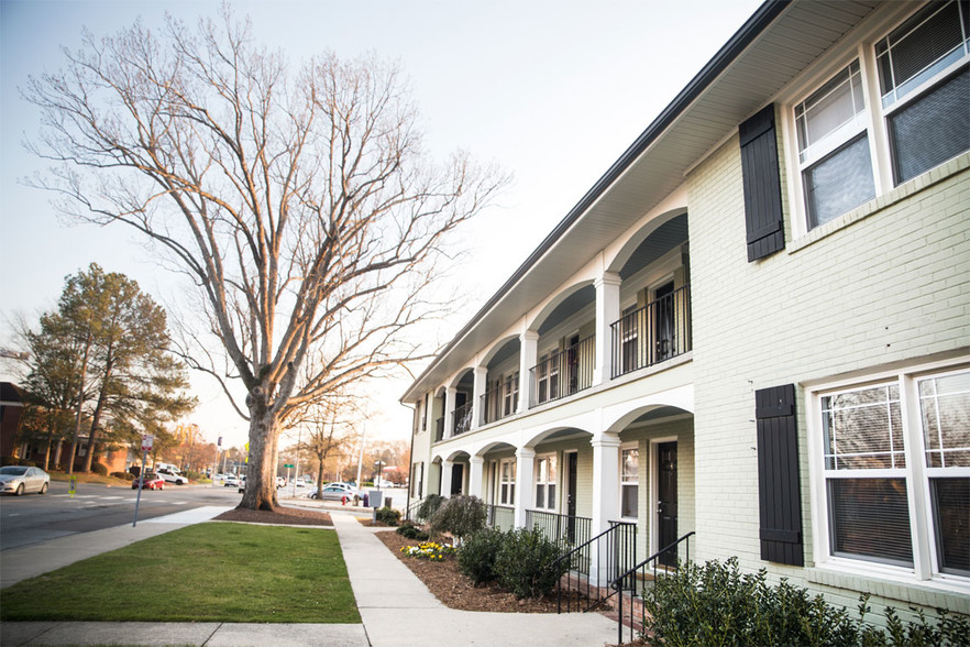 Building Photo - Campus Walk at East Carolina