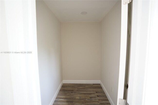 Building Photo - 2573 Conroy Dr