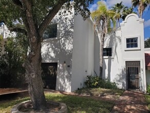 Building Photo - 120 Sunflower Ave