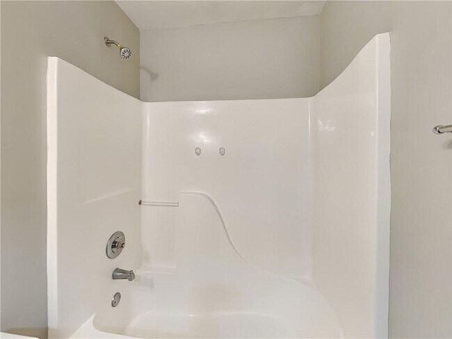 Building Photo - 20 Fieldview Ln