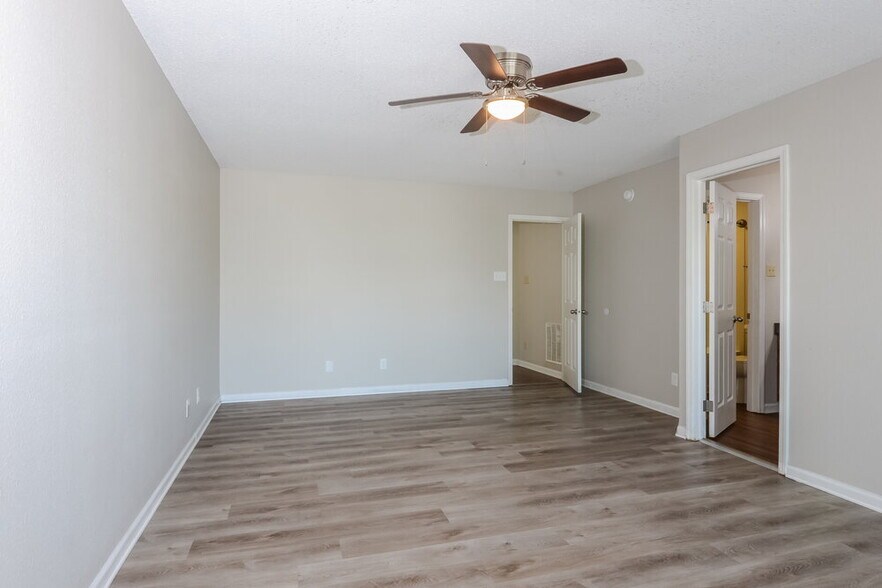 Building Photo - 1206 Kenwood Dr