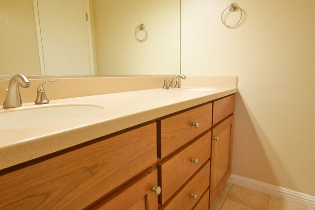 Building Photo - Beautiful Updated 3 Bedroom 2.5 Bath Townhouse in Desirable Cupertino Community!