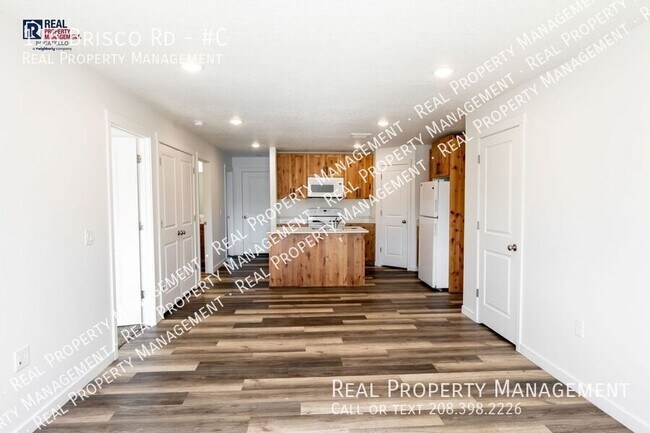 Building Photo - 116 E Briscoe Rd