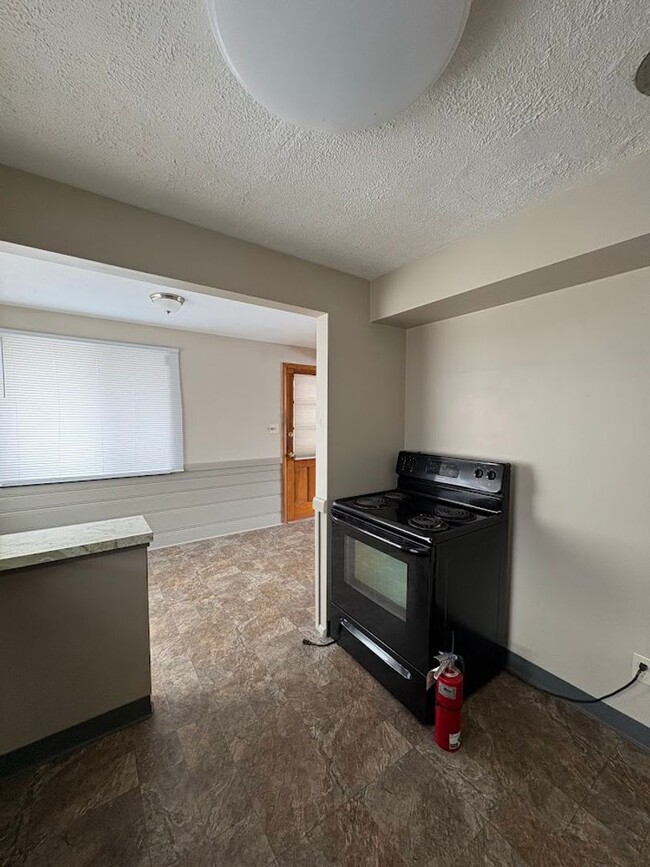 Building Photo - Three bedroom two bathroom single story home for rent