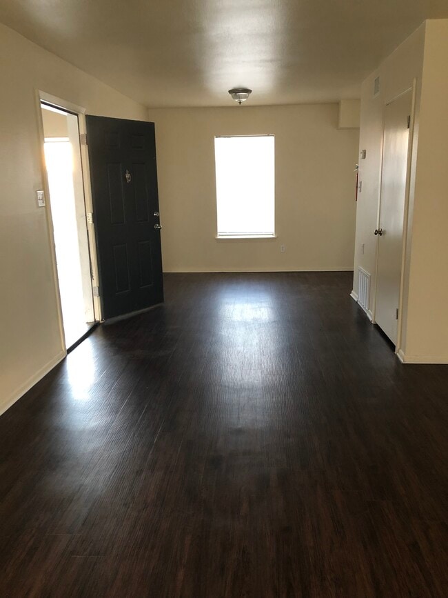 Building Photo - Casa del Rey Apartments