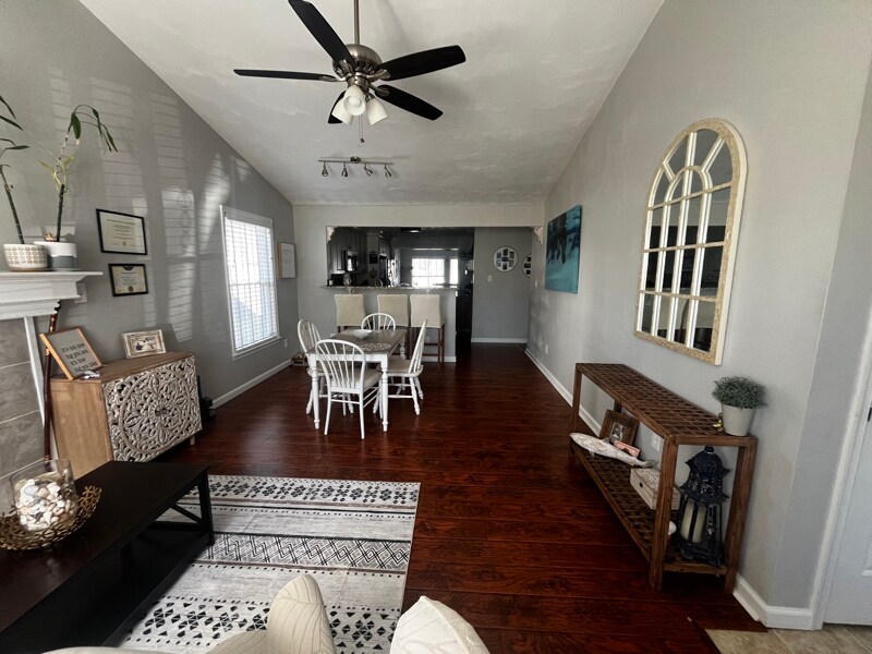 Building Photo - 1112 Bonfield Ct