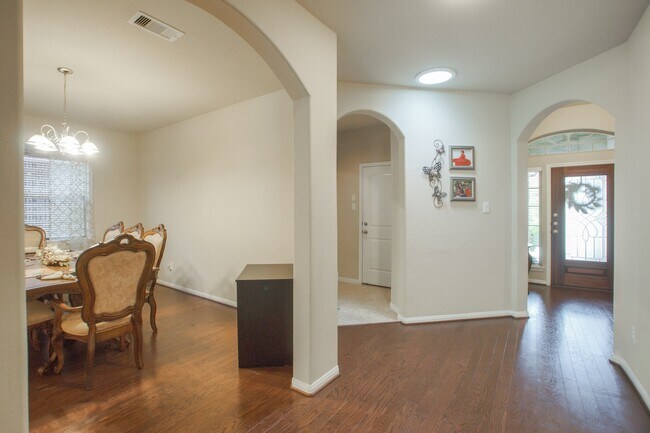 Building Photo - 111 Pheasant Run Dr